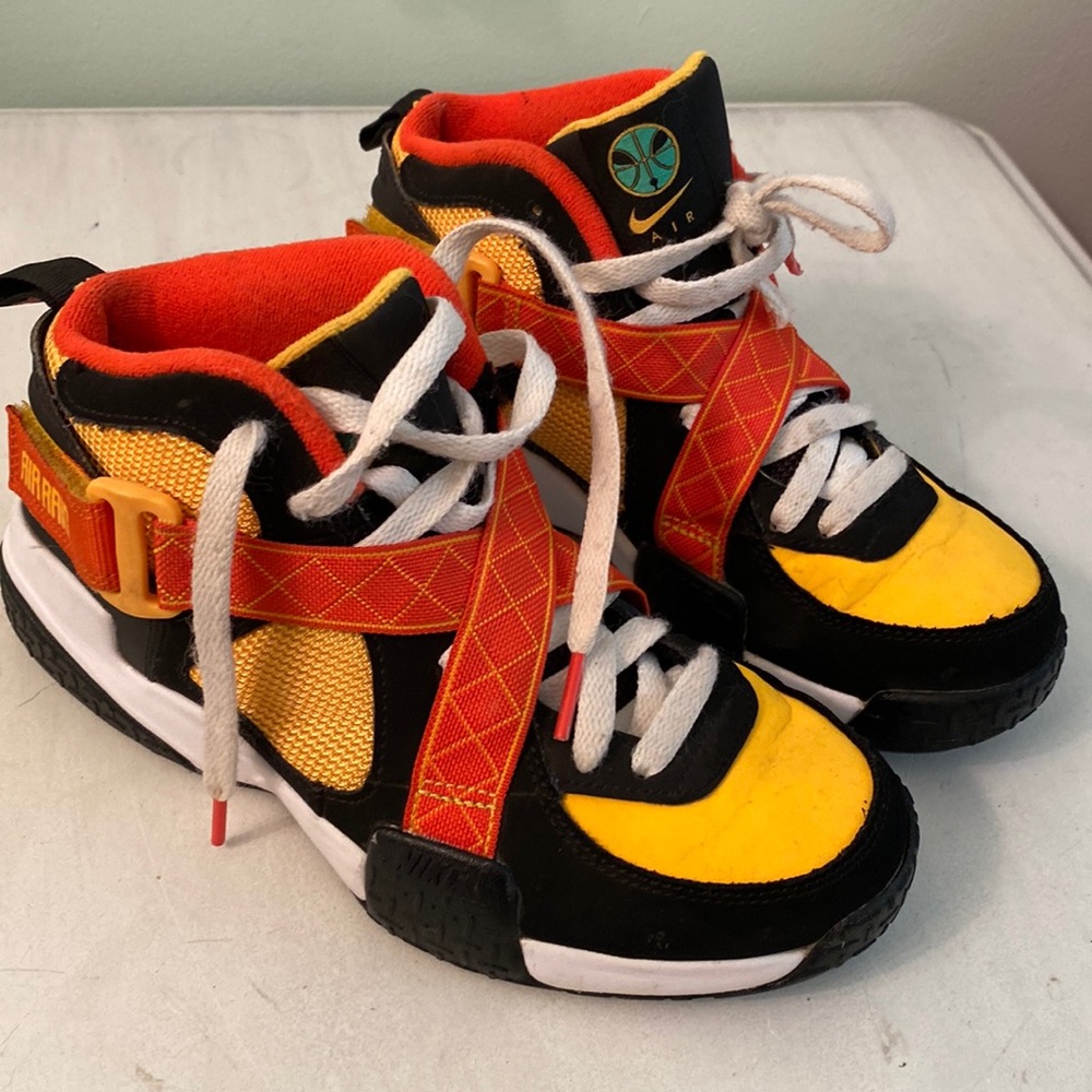 Nike Air Raid Roswell Rayguns basketball kids  shoes